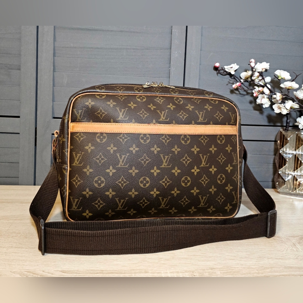 Authentic LOUIS VUITTON Monogram Reporter GM Travel Bag